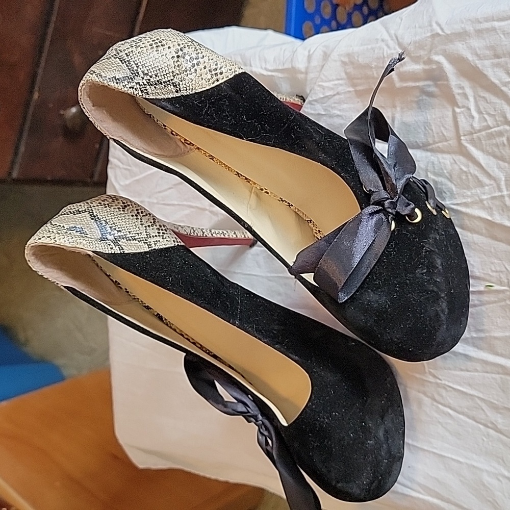 Shoes size 11 US. 43 in Eur